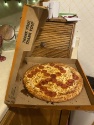 Une croix gammée sur la pizza
