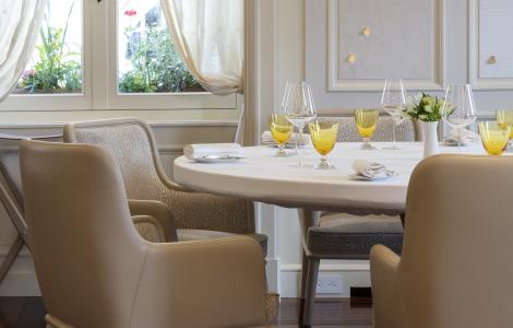 Image de Hôtel et Table de Pavie