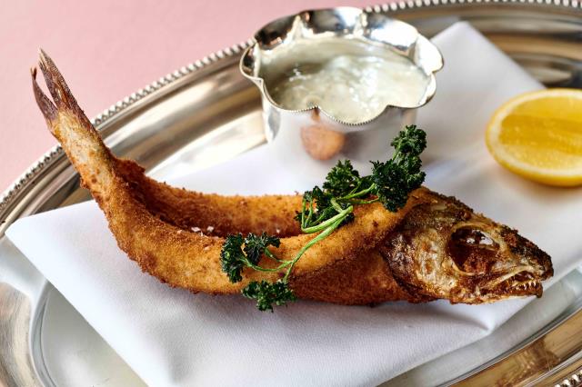 Merlan frit Colbert sauce Hollandaise