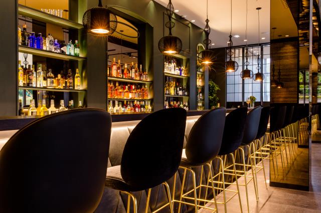 Bar ouvert jusque tard dans la nuit, avec une sélection de gin, dont certains « made in France », à l'instar du Lord of Barbès.