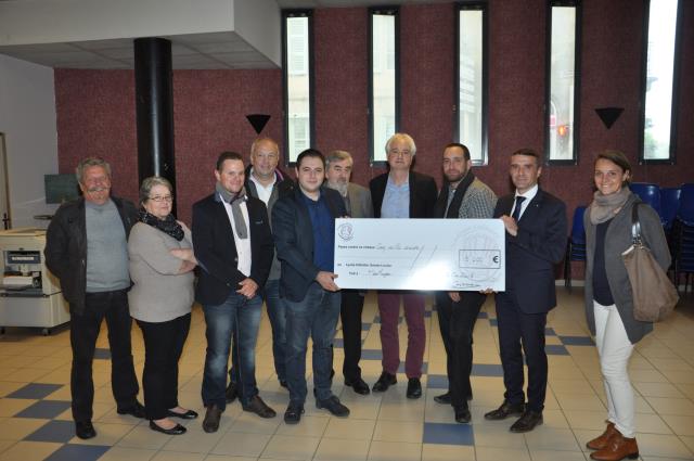 L'académie culinaire Les Nérios a remis un chèque de 5000 € au profit de la réouverture de la section hôtelière