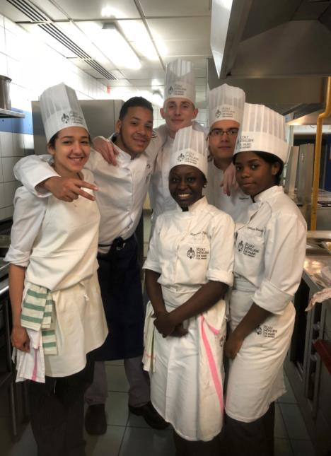 Les apprentis de la passerelle aux fourneaux avant la remise de leur attestation