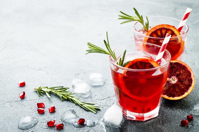 Cocktail rouge orange sanguine et grenade.