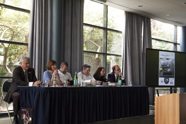 Les intervenants, de gauche à droite : Denis Courtiade, Sophie Hesse, Guillaume Gomez, Michel Roth, Hélène Binet et Philippe Faure-Brac