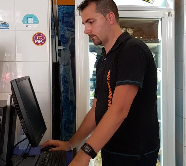 « C'est mon expérience de directeur de centre de loisirs qui a fait la différence », confie Mickaël Vaz Sanches, franchisé Speed Burger grâce à la promotion interne.