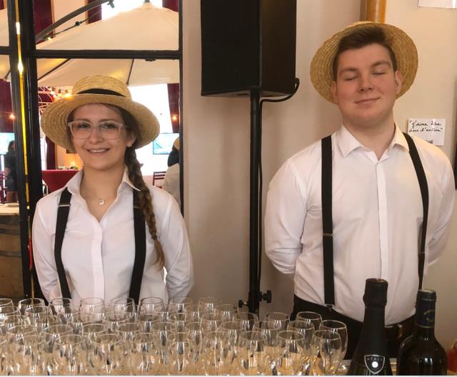 Cocktail dînatoire, ambiance « Guinguette chic », animée par des ateliers gourmands tenus par les apprentis Médéric