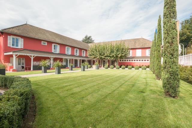 L'hôtel les Maritonnes est une ancienne ferme du XIXe siècle située au coeur du cru du Moulin à vent.