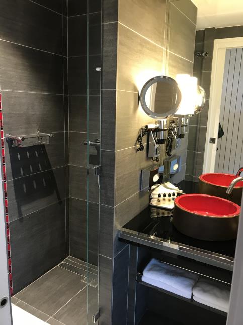 Une salle de bains.