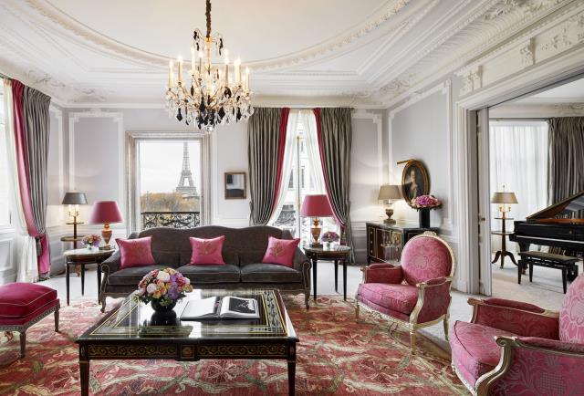 Suite Haute Couture, au Plaza Athénée.