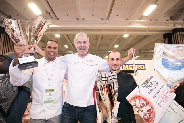 Farid Seghari, accompagné à gauche du vice-champion Franck Castelli (Bruille-Saint-Armand, 59) et à droite Jean-Max Techer (La Réunion, 97) troisième du concours.