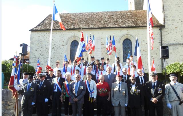 Professeurs, élèves, institutionnels, anciens combattants unis pour la mémoire