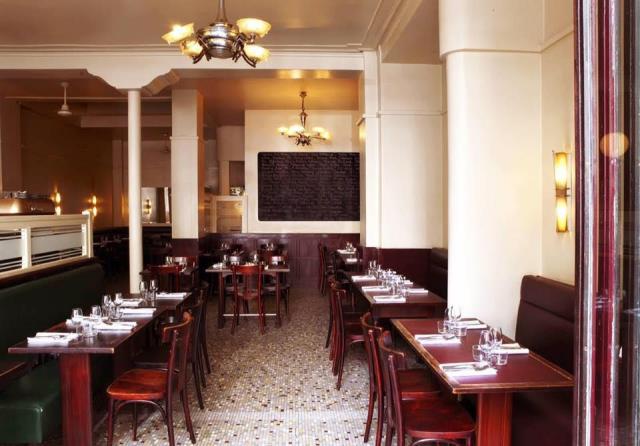 Le Chateaubriand mélange les genres : une salle rétro des années 30 et une assiette à la fois impertinente et lumineuse