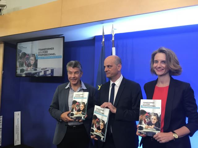 De g à d : Régis Marcon, Jean-Michel Blanquer et Céline Calvez, hier, à Paris.