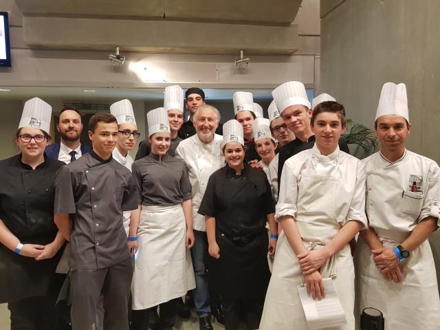 Les élève du lycée Le Renouveau avec Pierre Gagnaire