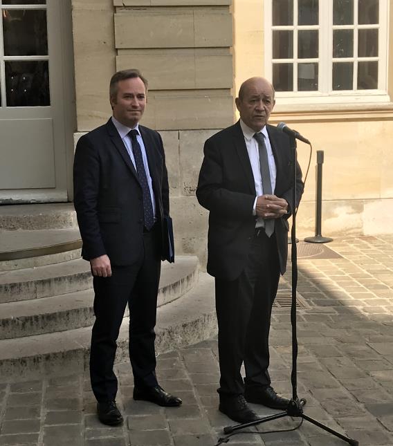 Jean-Yves Le Drian et Jean-Baptiste Lemoyne devant la presse au terme du 3ème Conseil Interministériel du Tourisme.