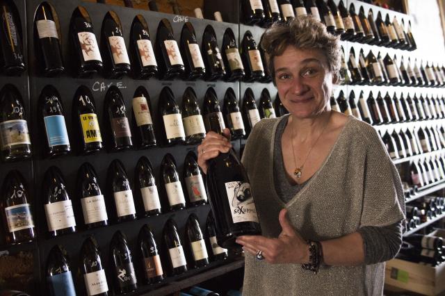 Florence Datessen a rassemblé au Brindezingue 600 références de vins, elle propose aussi des spiritueux.