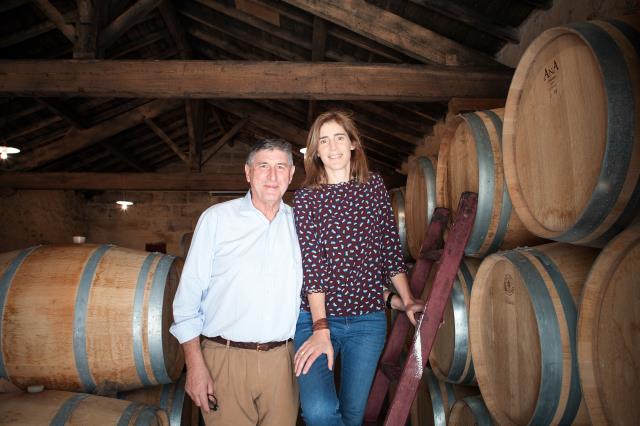 Didier et Olivia Le Calvez dans leur domaine viticole Château Clarisse à Puisseguin.