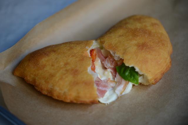 Le concept fait (re)découvrir les panzerotti aux Parisiens.