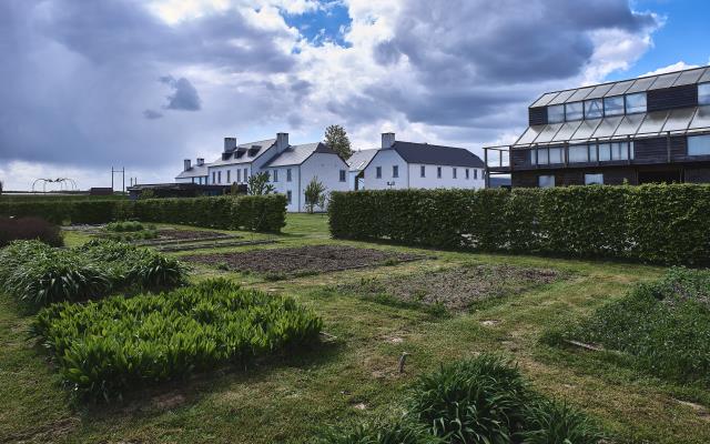 L'Air du temps compte quatre corps de bâtiment et 5 hectares de potager.