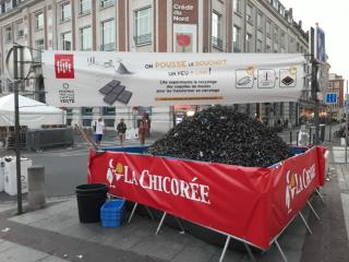 A 20h le dimanche soir, le tas de moules devant La Chicorée montait à 2 mètres. Une attraction !