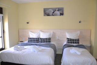L'une des chambres de l'hôtel, refait à neuf.