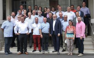 Les présidents Robert Desbureaux et Philippe Faure-Brac, au centre, à l'issue de l'assemblée...