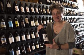 Florence Datessen a rassemblé au Brindezingue 600 références de vins, elle propose aussi des...