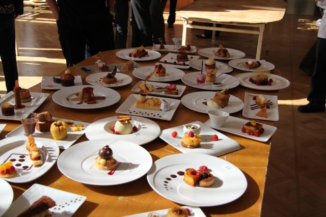 Les différents desserts proposés par ces jeunes apprentis.