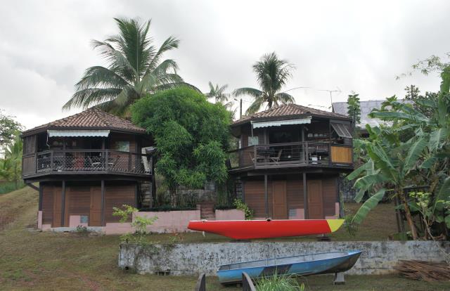 Les bungalows ont une vue imprenable sur la rivière Oyak.