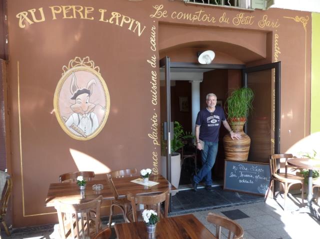 Avec son nouveau comptoir, il gagne une nouvelle clientèle et élargit son offre.