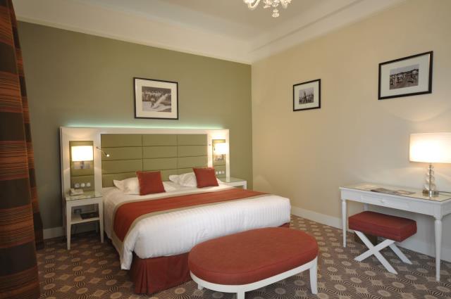 La chambre golf du Westminster Hotel & Spa est plutôt dans les tons verts comme l'herbe avec des tissus plutôt pâles.