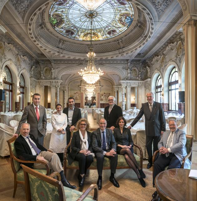 De gauche à droite : Nadia Santini, Marc Haeberlin, Alain Ducasse, Michel Sarran, Patricia Zizza, Gérald Passédat, Maryse et Michel Trama.
