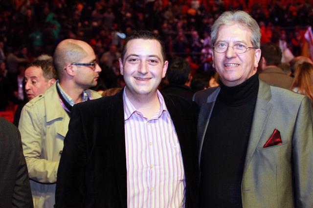 Cyrille Zen, finaliste de Top Chef 2012 et chef de La Bergerie de Sarpoil (63), et Michel Guisembert, président du comité Français des Olympiades des Métiers, lors de la cérémonie d'ouverture, le 21 novembre 2012, en Auvergne.