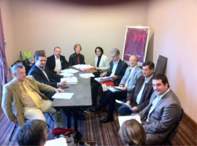 A gauche, au fond, Philippe Lhomme, lors de la réunion du lundi 29 octobre à la Préfecture d'Angoulême avec les différents représentants des secteurs professionnels et de l'Etat.