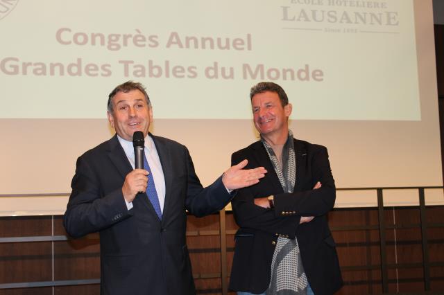 Le prix Rougié de l'innovation culinaire récompense le chef suisse Denis Martin, installé à Vevey. Ici avec Alain Rougié, à l'école hôtelière de Lausanne pour la remise du prix.