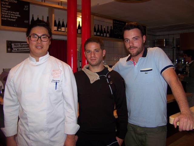 De gauche à droite : Manuel Engler ( en cuisine), Mathieu Strzyzewski et Marc Bonneton