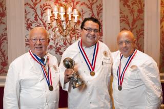 Gérard Dupont, président de l'Académie Culinaire de France (ACF), le vainqueur mexicain du Trophée...