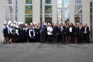 Thierry Marx et les étudiants et apprentis du lycée Guillaume Tirel.