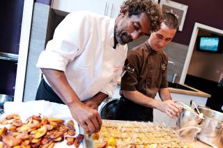 Echanges entre deux chef : Guy Ferdinand et Alexandre Loiseau.