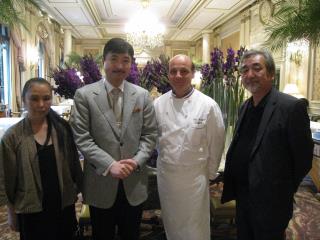 De gauche à droite : Mme Kuroda, Mr Ota (Maison Daishichi), Eric Briffard et Toshiro Kuroda