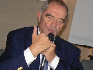 Georges Colson reprend la barre de Fram pour traverser la tempête