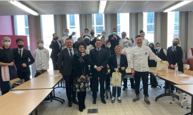 Un air de Dolce Vita au lycée Tirel : Enseignants, élèves, Tatiana Baffoni, Luciano Di Carlo, Roberto Ghin (au centre)