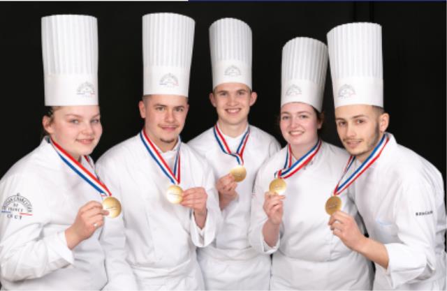 Les lauréats : Maude Desilles, Eloise Simon, Thomas Beaussier, Cyril Bernadou, Antoine Eckert