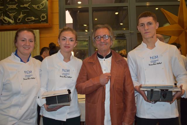 Les lauréats cuisine de Dinard : De gauche à droite : Léa Maréchal (1er prix), Manon Fouchard (2e prix), Louis Barillet (3e prix), et Olivier Roellinger