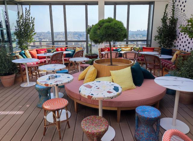 Le lobby du restaurant situé au 14e étage.