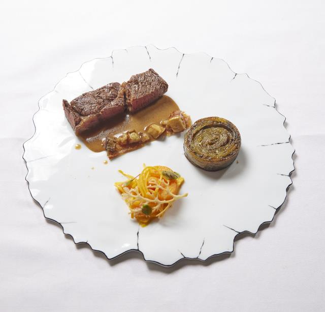Titouan Lalaux et Cloé Grimault, les gagnants du concours écoles - de l'étoile aux Étoiles Président Professionnel, ont proposé une basse côte de boeuf pour le plat.