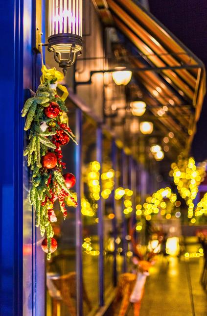 Plusieurs département imposent la fermeture anticipée des bars et restaurants pour la soirée du Nouvel An.