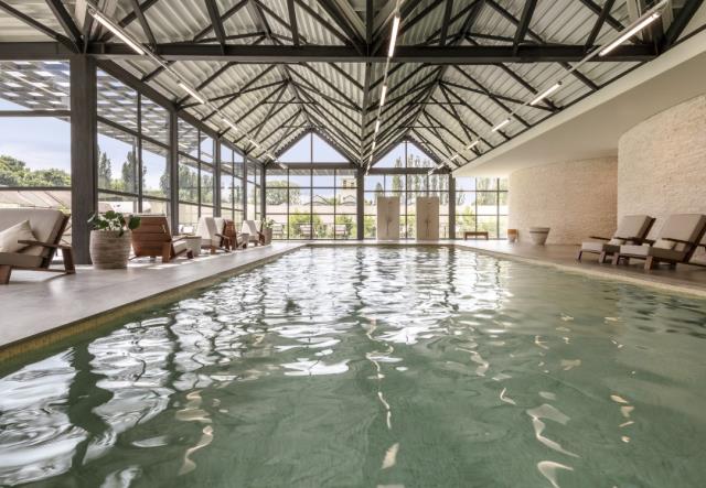 Piscine  du spa du Hyatt Regency Chantilly (Oise).