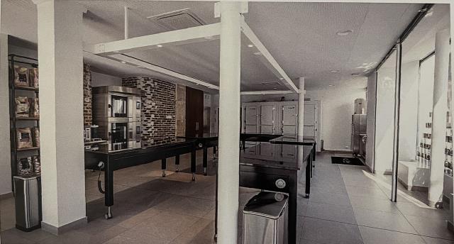 L'École Valrhona Paris, ouverte le 2 mai 2022, est située dans le Marais.