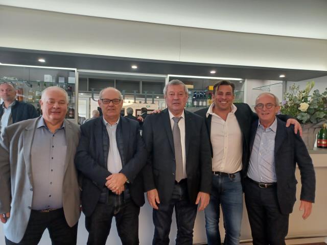 La direction de l'Umih devant le nouveau bar pédagogique